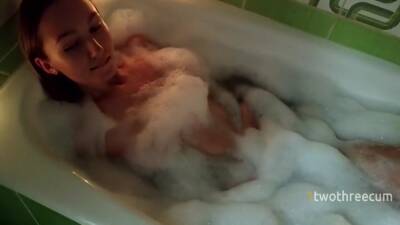 Amateur Couple Has Romantic Sex In The Bathroom With Candles - upornia.com