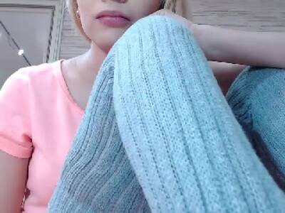 Amateur Blonde Teen Plays Solo - hclips.com