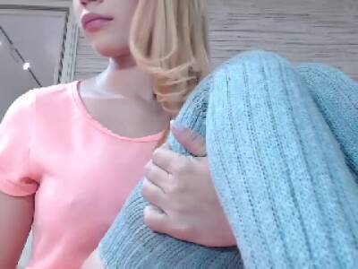 Amateur Blonde Teen Plays Solo - hclips.com