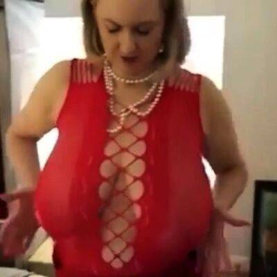 Hot amateur shakes her big boobs - drtuber.com