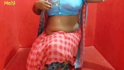 Homemade Tamil Mahi Aunty Showing Boobs And Pussy In Sareee Also Fingering And Moaning - upornia.com - India