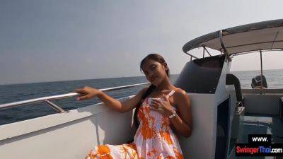 Amateur Teen Couple Had Sex On A Rented Boat In Public - hclips.com