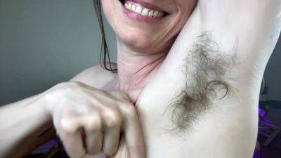 Hairy mature amateur vibrating her pussy - hclips.com