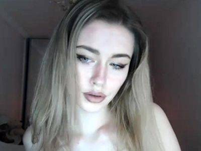 Amateur Webcam Teen Masturbates And Teases - drtuber.com