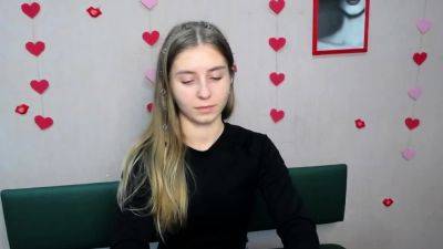 Young Ukrainian babe TaliaSunshin poses on webcam - drtuber.com - Ukraine