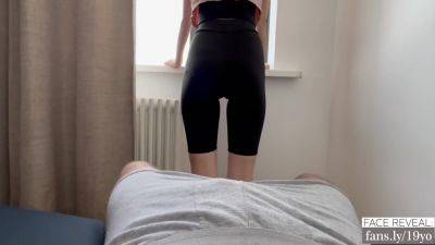 Free Amateur: Kinky New York Times Worker Petite Girl In Tight Leggings Flashes Her #bubblebutt And Cute Toes - hclips.com