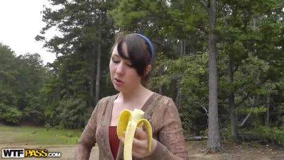 Amateur porn video in the park: Carl & Brunette Cheyenne with piercing - porntry.com