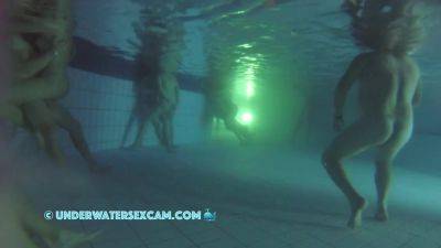 Between All The Horny People This Couple Has Real Sex Underwater In The Public Pool - hclips.com