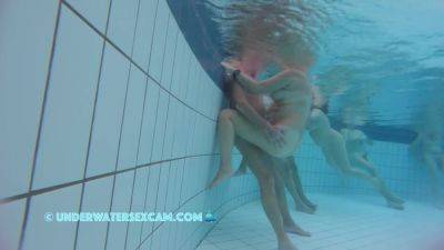 This Experienced Couple Knows Exactly How To Fuck Underwater - hclips.com