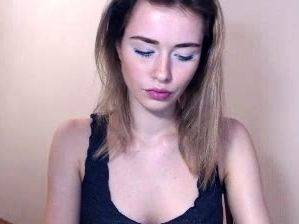 Hot amateur webcam teen masturbates for their fans - drtuber.com